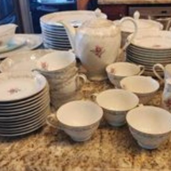 Vintage Royal Swirl fine china - Picture 1 of 2